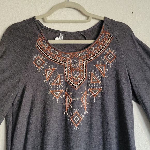 Mollorello round neck embroidered blause size Small color gray and orange - Picture 5 of 13